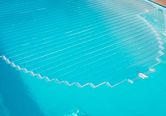 Découpe escalier de volet de sécurité piscine lames polycarbonate